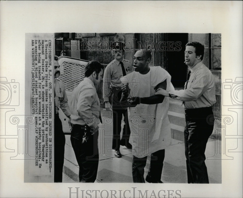 1975 Press Photo Prisoner Blood Stained Hospital Gown - RRW91375 - Historic Images