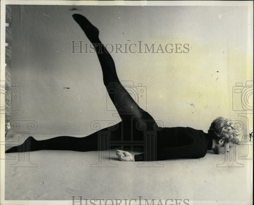 1970 Press Photo Demonstration Of Yoga Poses - RRW91407 - Historic Images