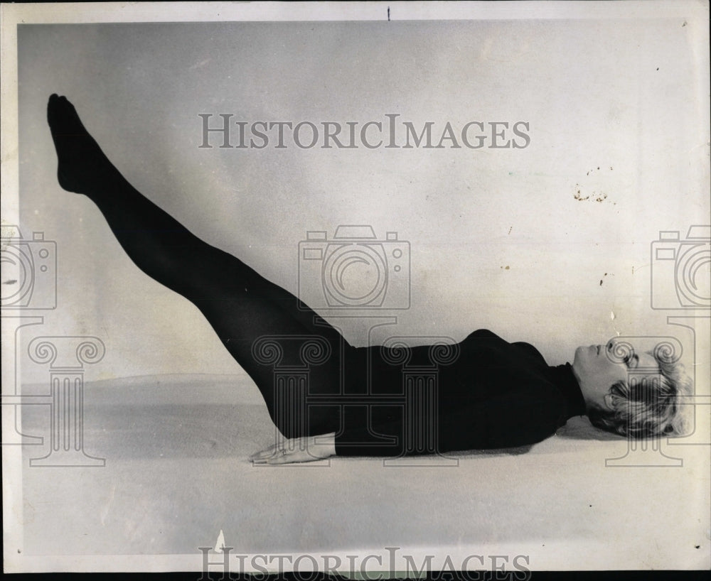 1972 Press Photo Lady In Yoga Position - RRW91437 - Historic Images