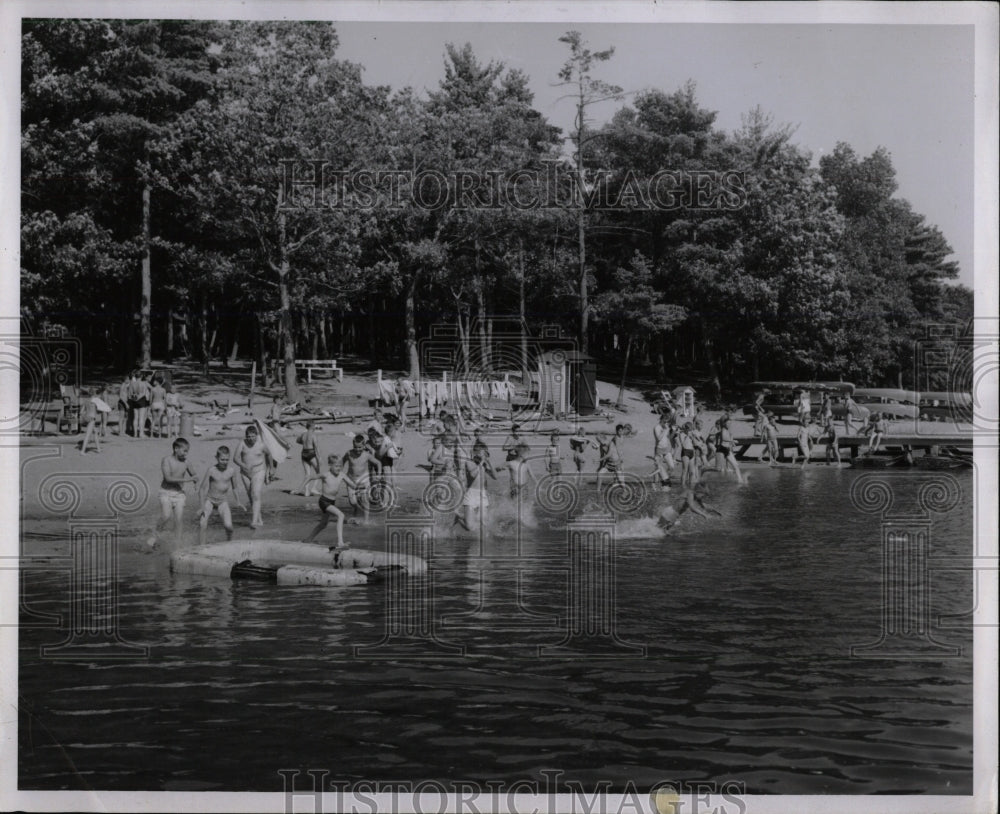 1959 Press Photo YMCA Camp Sears Lake Swimming Time Fun - RRW91543 - Historic Images