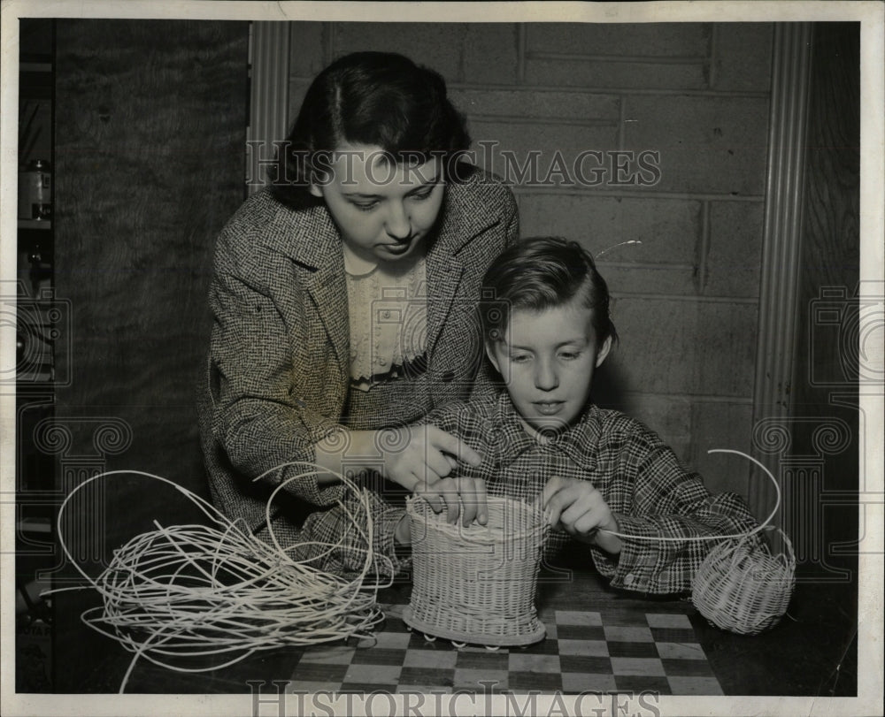 1956 Press Photo Fail Holaday Teaches Lorna Mitchell - RRW91551 - Historic Images