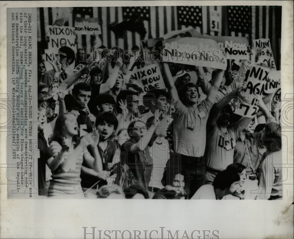 1972 Press Photo Young Voters of America for Nixon - RRW91561 - Historic Images