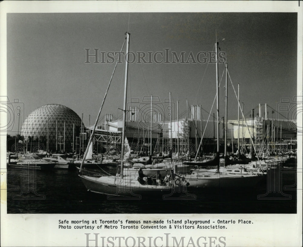 1985 Press Photo Safe Mooring at Ontario Place - RRW91593 - Historic Images