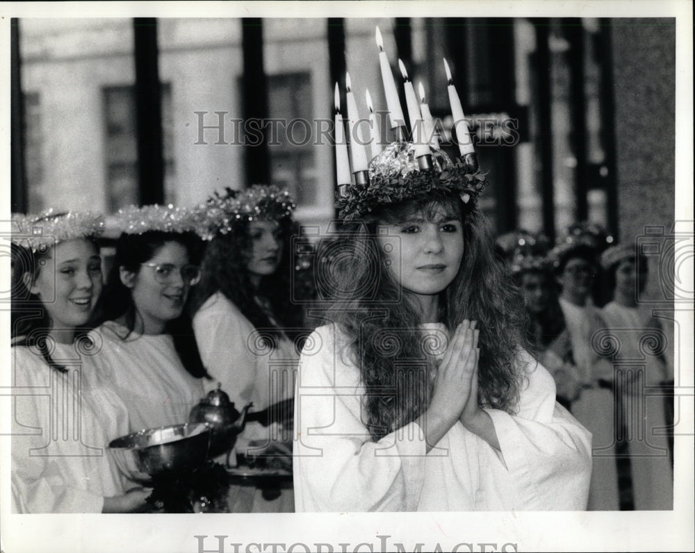 1991 Press Photo Anne Roberts Saint Lucia Queen Light - RRW91651 - Historic Images