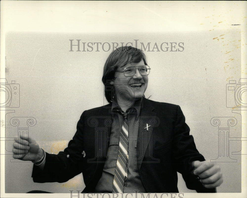 1986 Press Photo Richard Whitr Art Dir Wisdom Bridge - RRW91709 - Historic Images