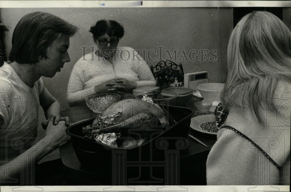 1978 Press Photo Whitten Family Last Dinner In Home - RRW91721 - Historic Images