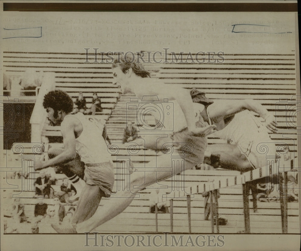 1973 Press Photo Men jumping on hurdles - RRW91789 - Historic Images