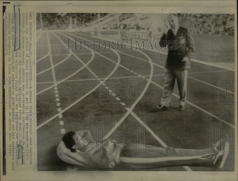 1973 Press Photo Runner Fallen Moscow Track World Univ - RRW91807- Historic Images