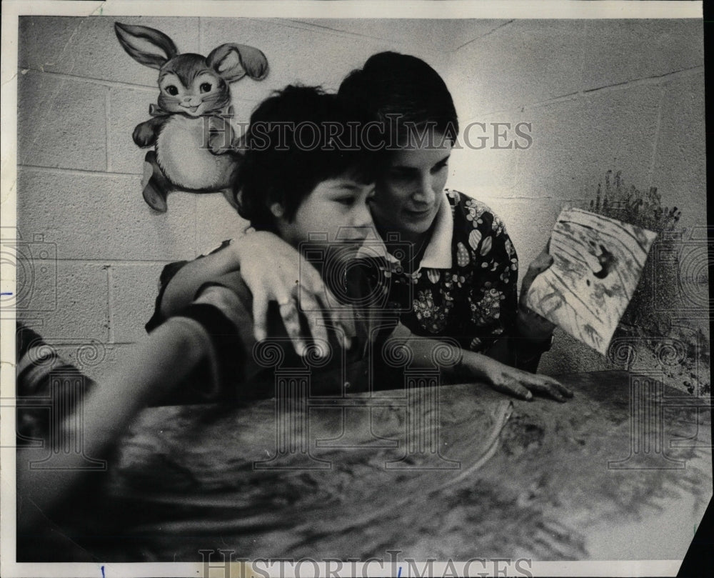 1976 Press Photo Finger Painting Augustana Nursery - RRW92009 - Historic Images