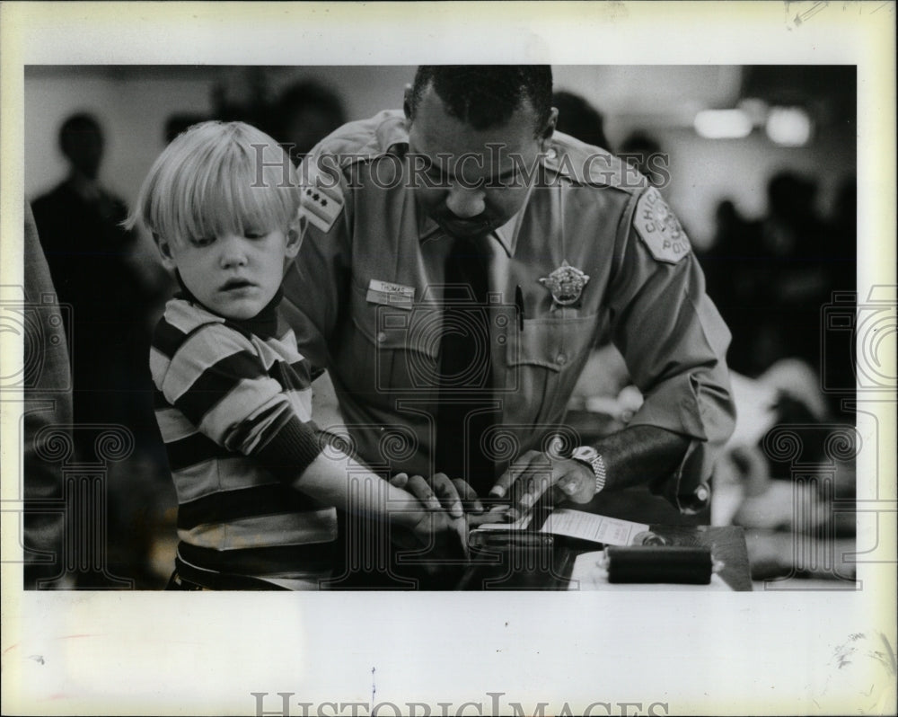 1983 Press Photo Benjamin Podgorsky Officer Thomas - RRW92013 - Historic Images