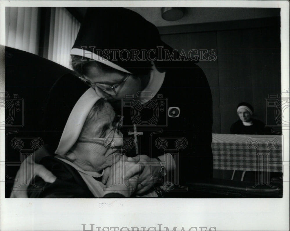 1993 Press Photo Nuns - RRW92057 - Historic Images