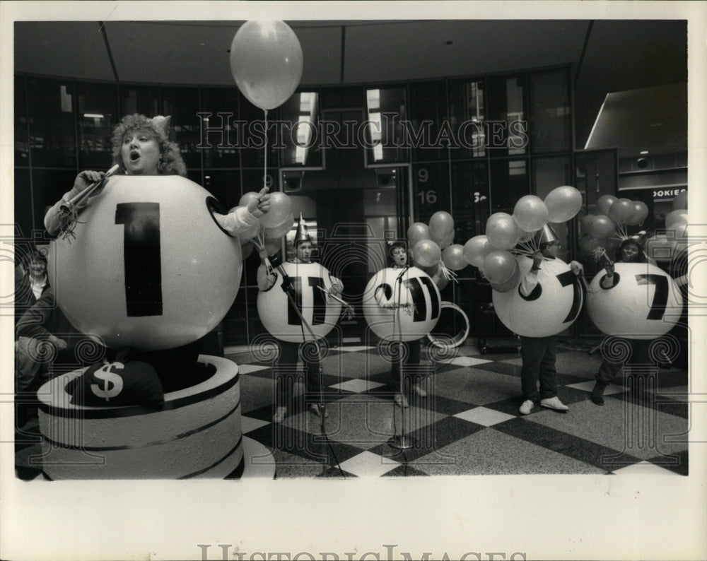 1988 Press Photo Illinois Lotto 5th Anniv Celebration - RRW92065 - Historic Images