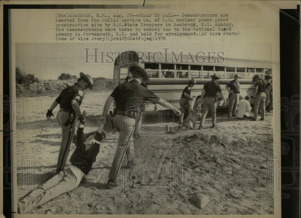 1976 Press Photo Seabrook Nuclear Plant Demonstrators - RRW92093 - Historic Images