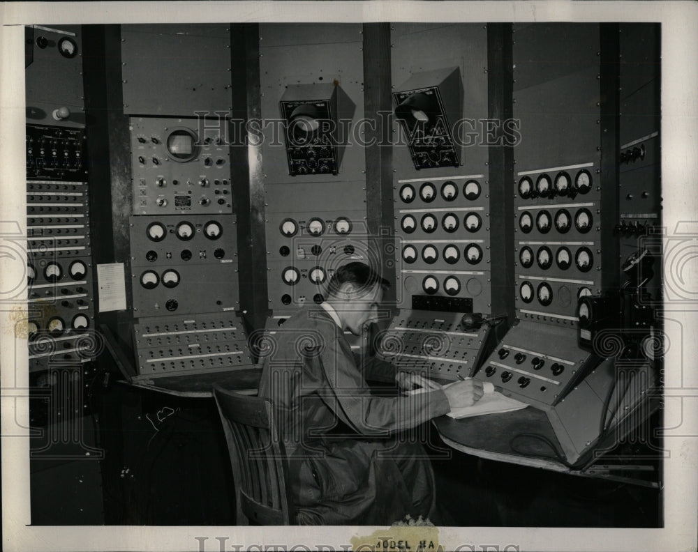 1946 Press Photo Atom Smasher Control Board Worker - RRW92101 - Historic Images