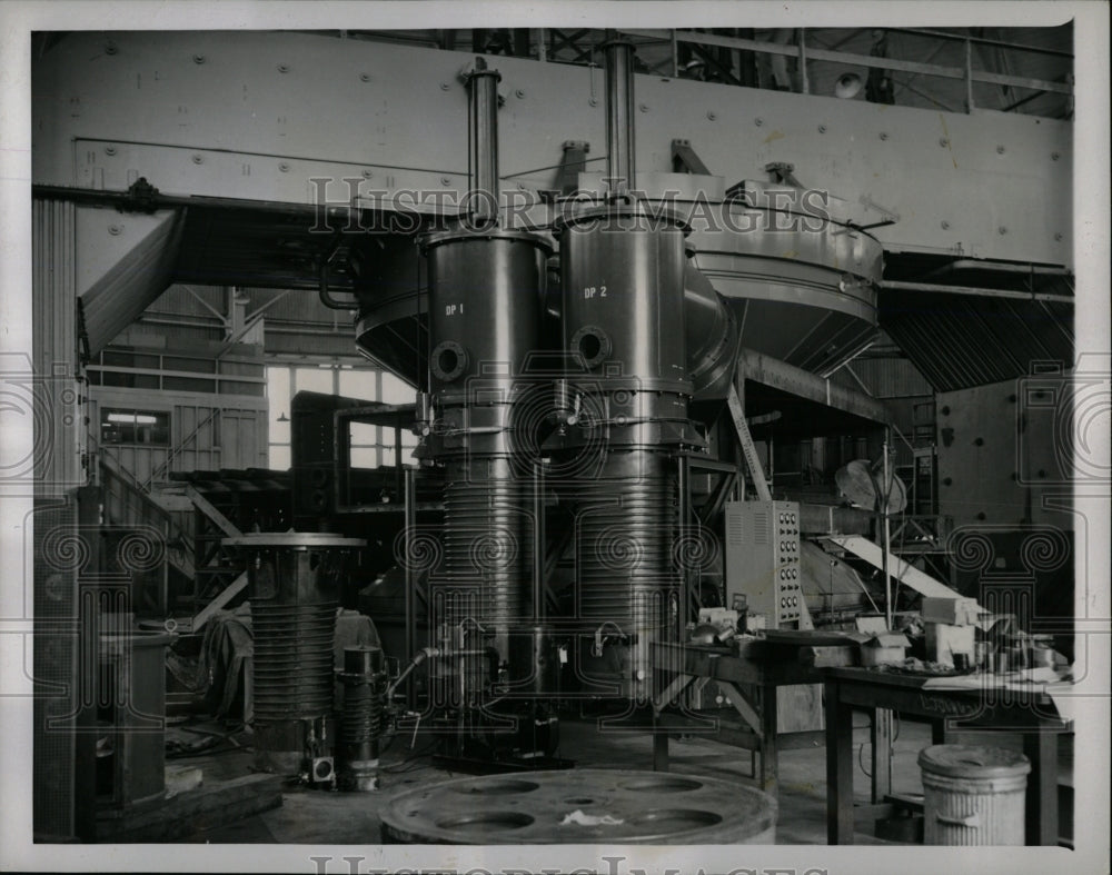 1946 Press Photo Cyclotron Near Completion Univ Cali - RRW92105 - Historic Images