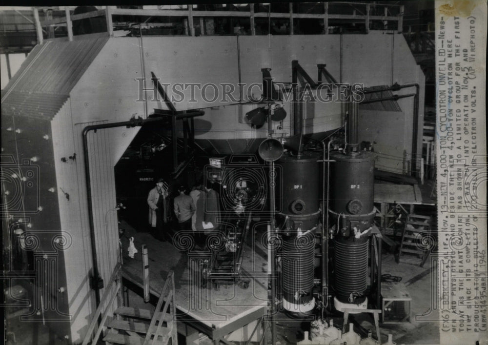 1946 Press Photo Cyclotron Particle Accelerator Newsmen - RRW92115 - Historic Images