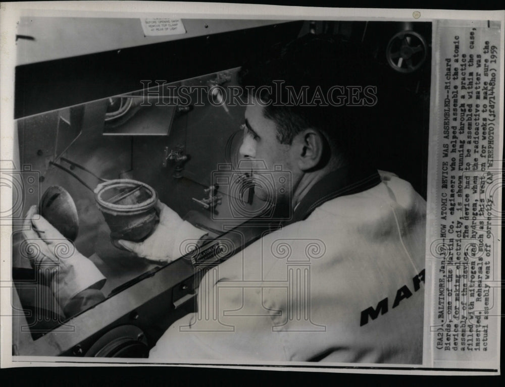 1959 Press Photo Richard Bierds Martin Atom Electricity - RRW92199 - Historic Images