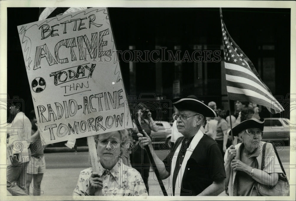 1981 Press Photo Demonstrations Nuclear Productions Det - RRW92211 - Historic Images