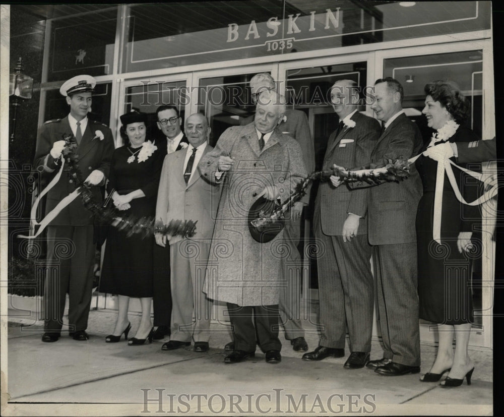 1957 Press Photo Oak Park Village Trustee Leo Shea Dan - RRW92337 - Historic Images