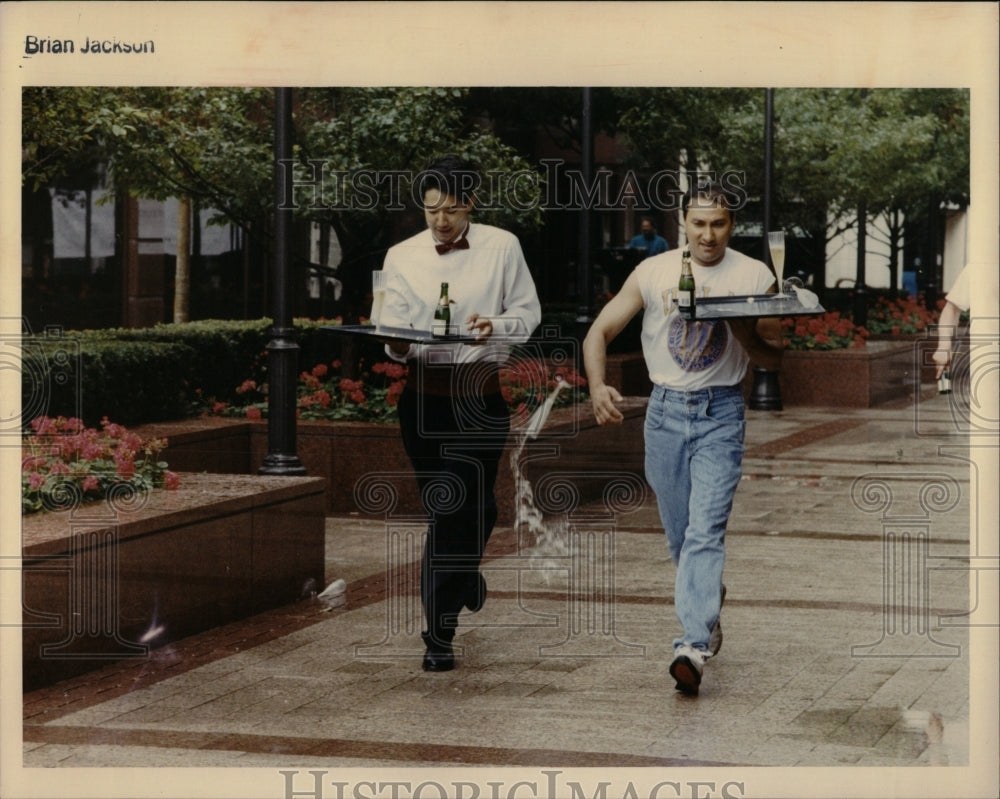 1990 Press Photo Bastille Day Waiter Race - RRW92359 - Historic Images