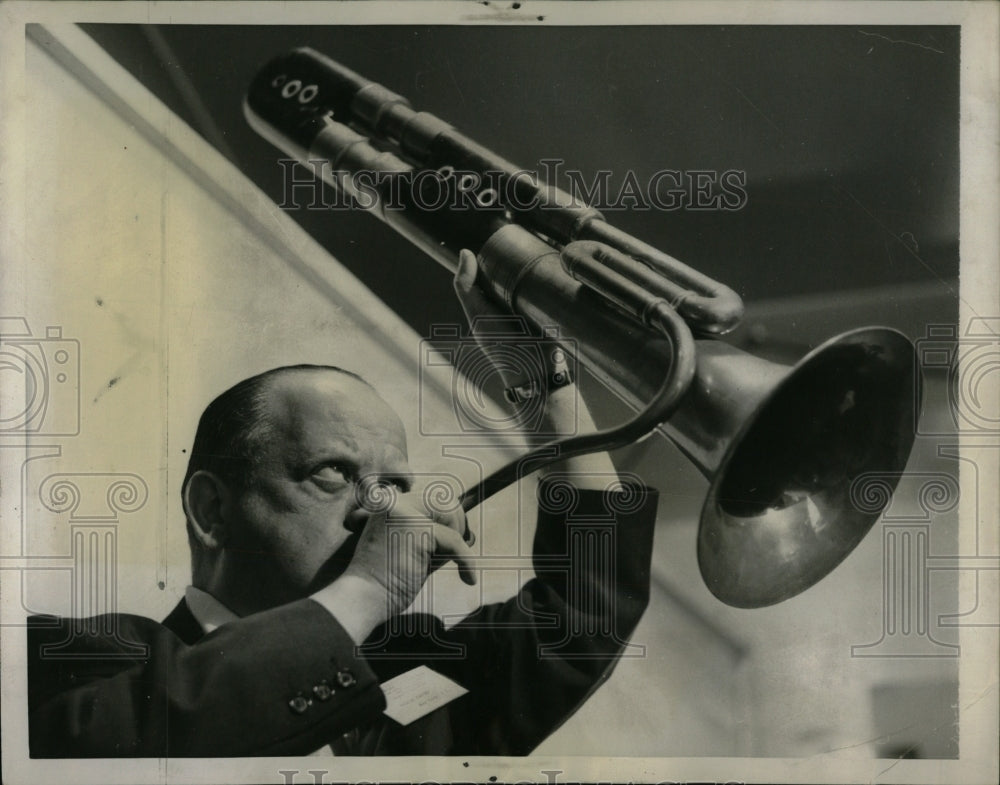 1957 Press Photo George Karger bassoon Antiques Show - RRW92365 - Historic Images