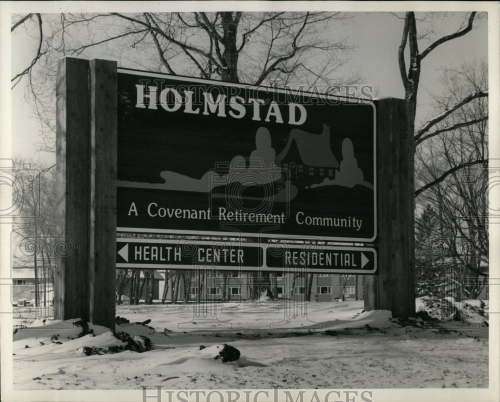 Press Photo Sign Health center Residential Holmstad - RRW92371 - Historic Images