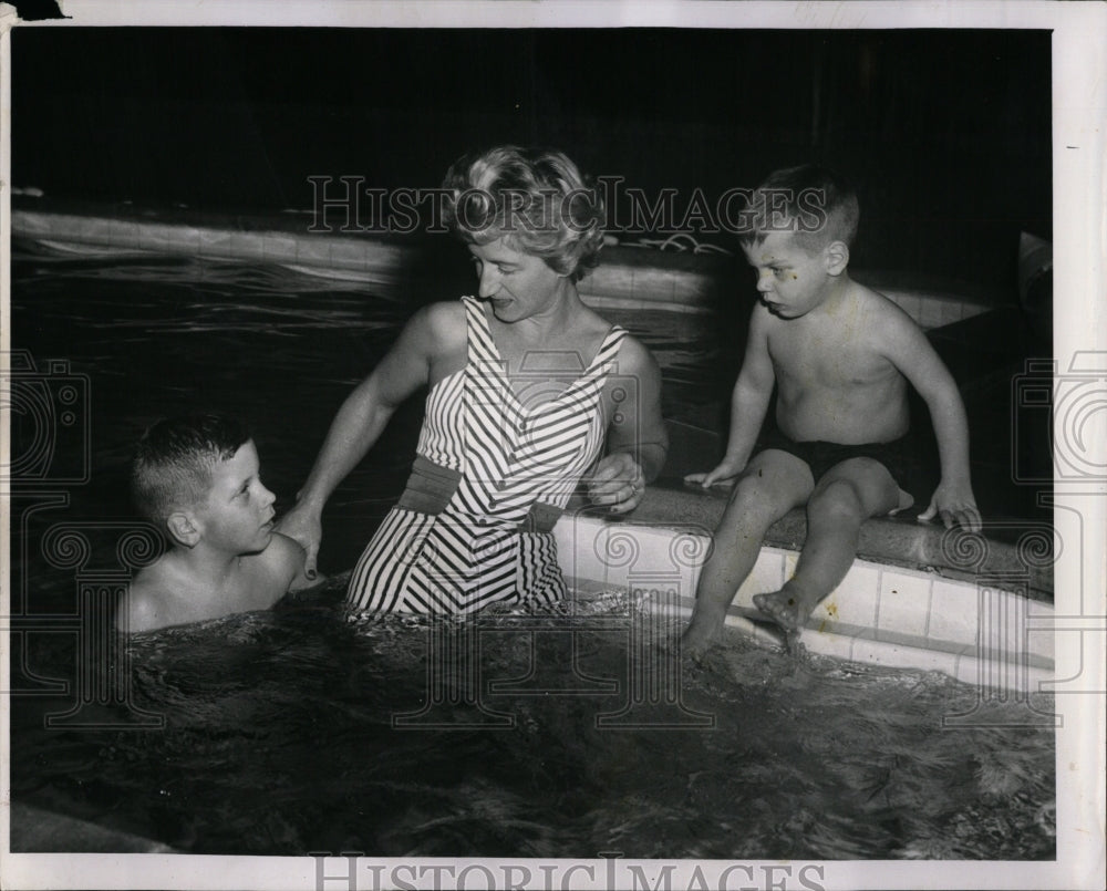 1961 Press Photo Mrs.G.Watson & her sons swimming. - RRW92393 - Historic Images