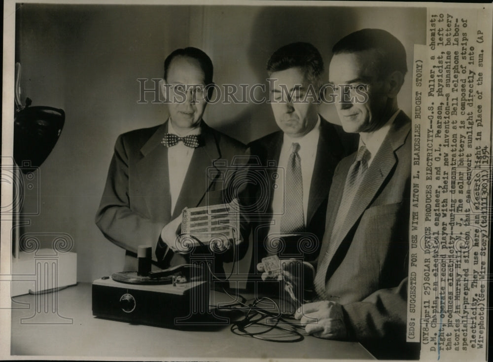 1954 Press Photo Solar device electricity Chapin Murray - RRW92439 - Historic Images