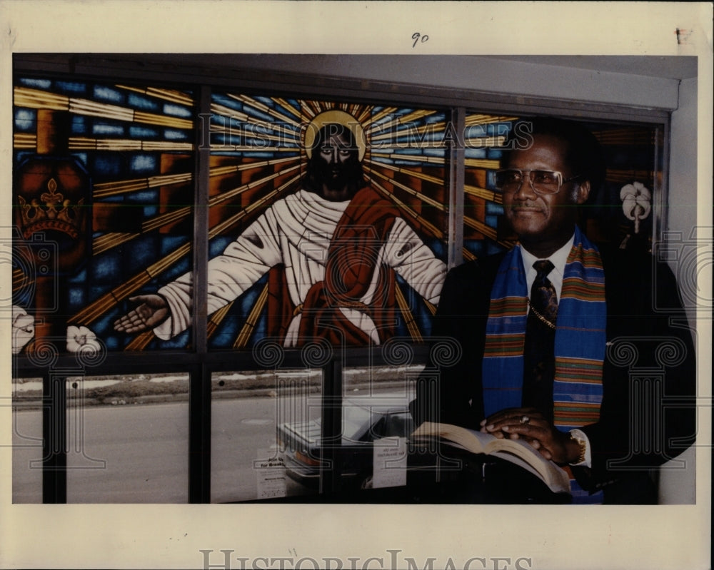 1992 Press Photo Bishop P A Brooks pastor - RRW92483 - Historic Images