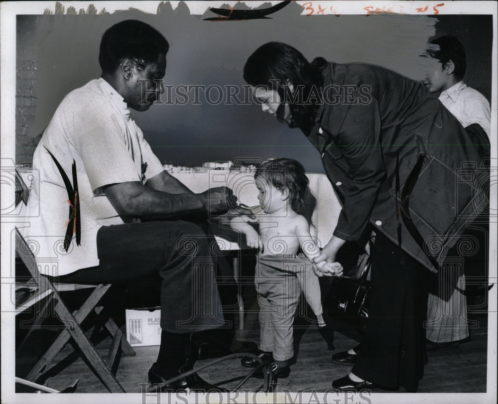 1973 Press Photo Measles Vaccination Drive Detroit - RRW92499 - Historic Images