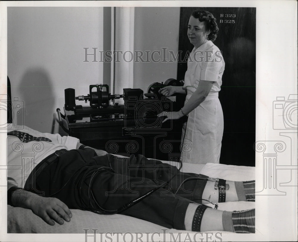 1952 Press Photo Electrocardiograph Heartbeats Test - RRW92519 - Historic Images