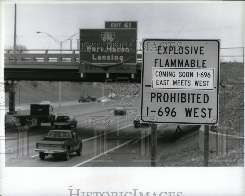 1989 Press Photo Explosive sign South Bound interchange - RRW92607 - Historic Images