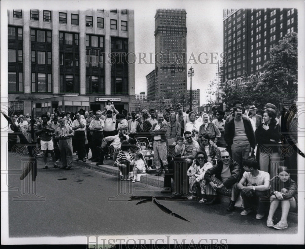 1971 Press Photo Detroit Parade Grand Circus Park Crewd - RRW92613 - Historic Images