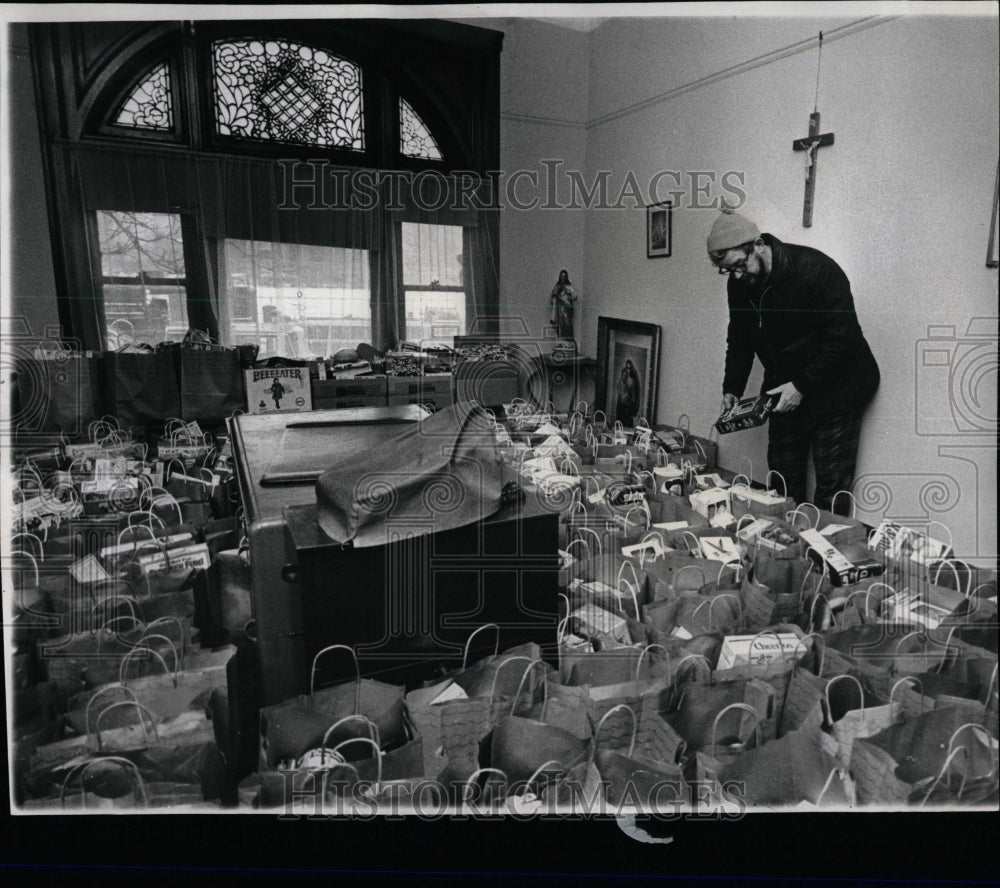 1972 Press Photo St James Roman Catholic Church Chicago - RRW92651 - Historic Images