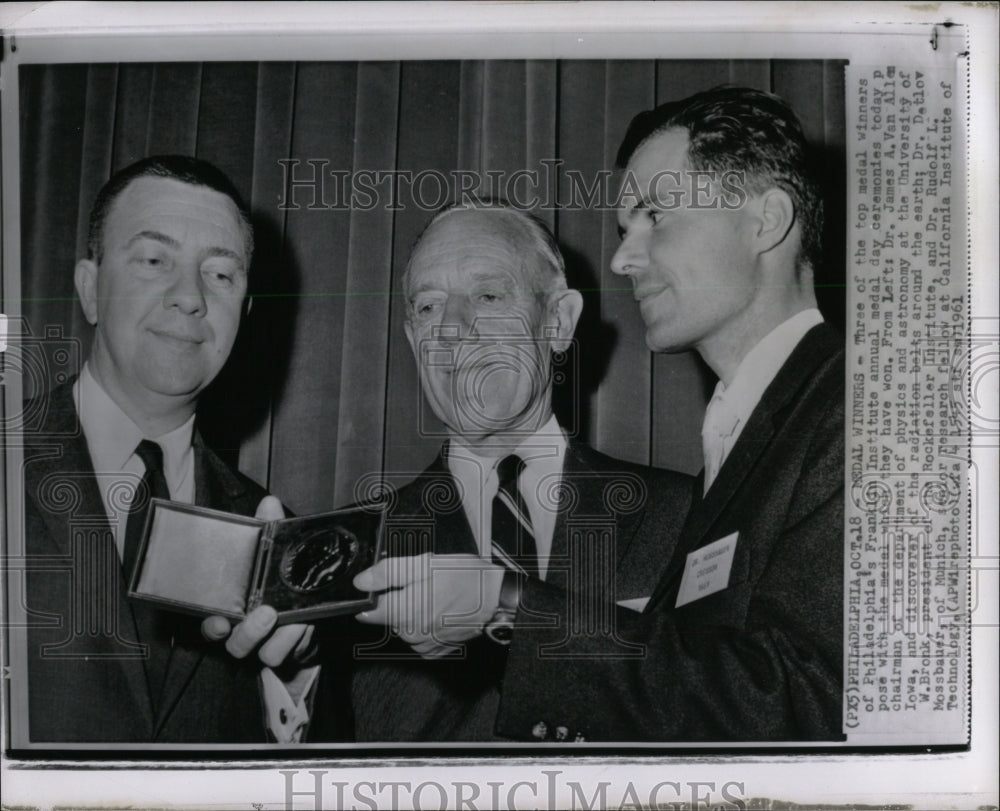 1961 Press Photo Philadelphia Franklin ceremonies Medal - RRW92759 - Historic Images