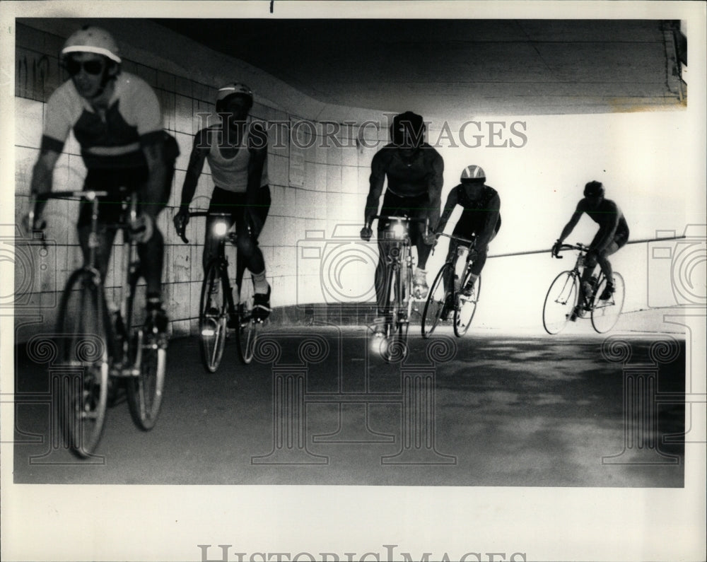 1985 Press Photo Triathlon Bicycle Portion Chicago - RRW92883 - Historic Images