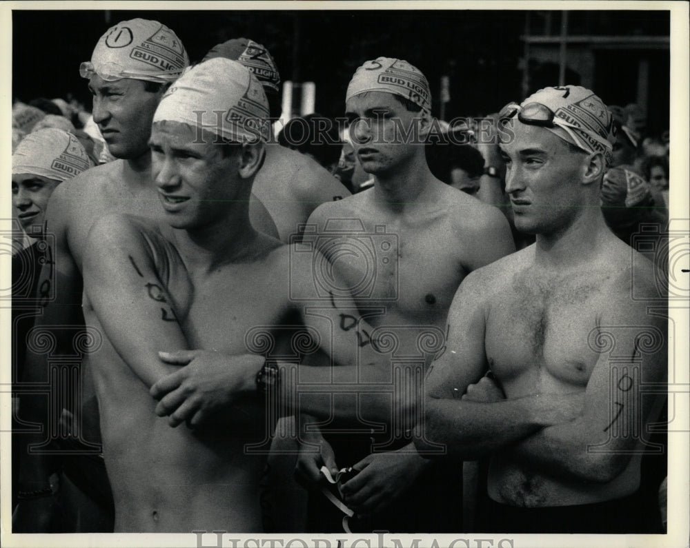 1987 Press Photo Triathlon warming up Oak Beach crowd - RRW92891 - Historic Images