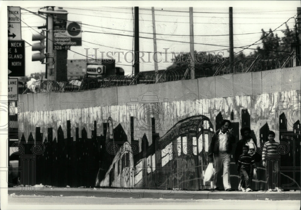 1987 Press Photo Bronx NYC Street Graffiti Mural Wall - RRW92957 - Historic Images