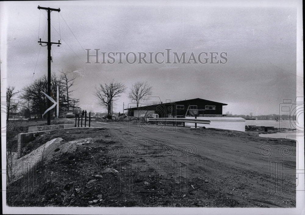 1966 Press Photo Grey Sky Dirt Road Lake Orion Michigan - RRW92991 - Historic Images