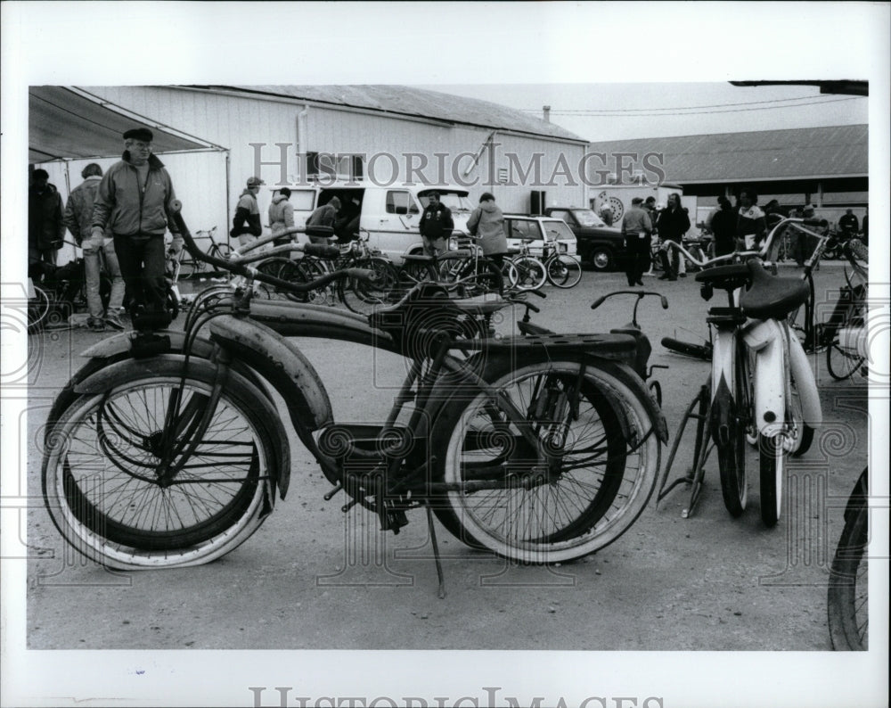 1992 Press Photo Wastenaw Company Bicycles Market Arbor - RRW93055 - Historic Images