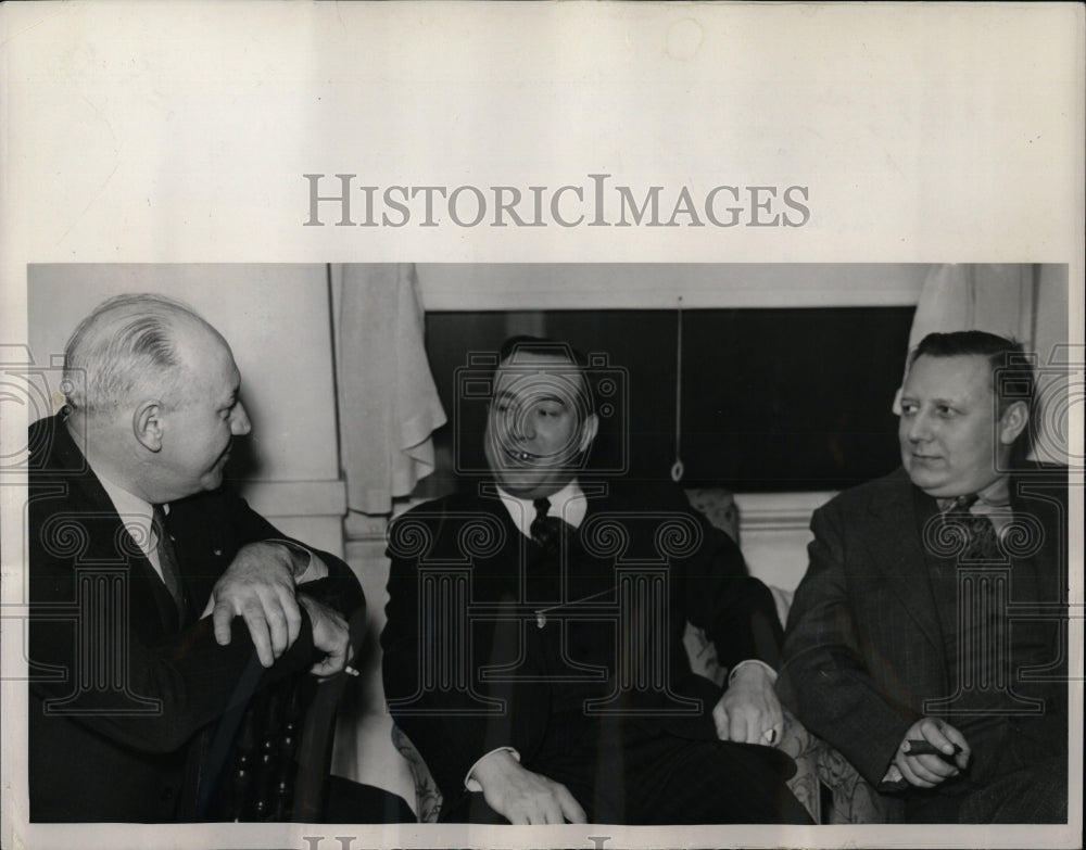 1939 Press Photo Chas Madden Loren Houser UAW Cadillac - RRW93093 - Historic Images