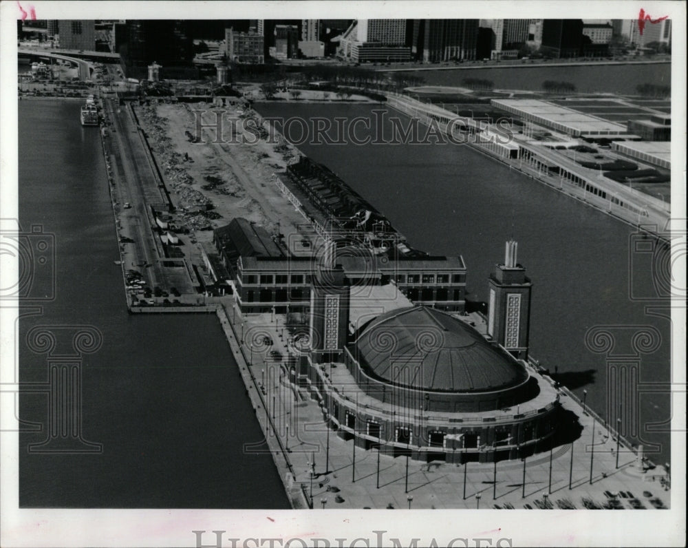 1991 Press Photo Renovation Demolition Navy Pier - RRW93133 - Historic Images