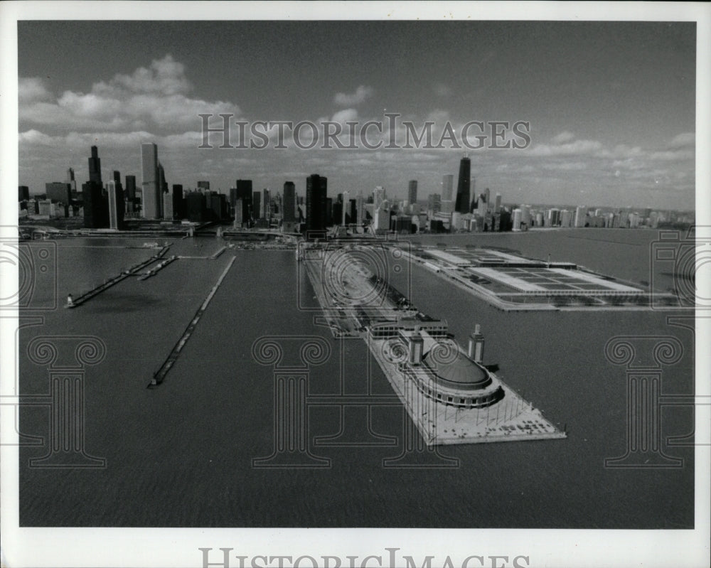 1991 Press Photo Chicago landmark Navy peir demolished - RRW93135 - Historic Images