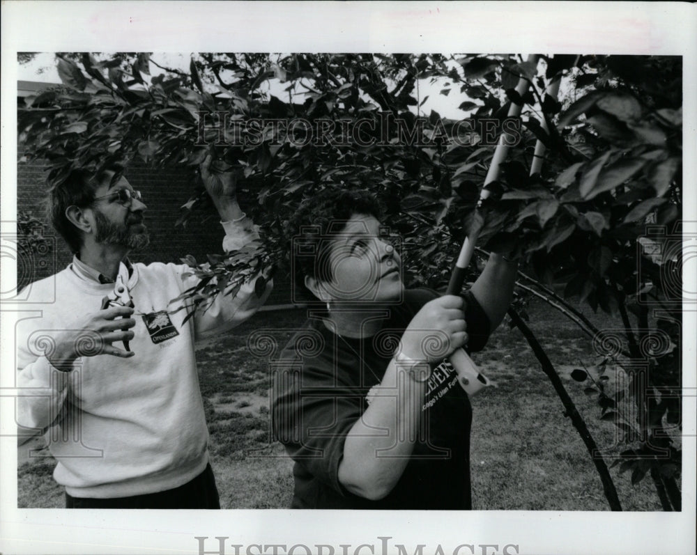 1994 Press Photo Micki Leventhal Tree keepers Brierre - RRW93263 - Historic Images