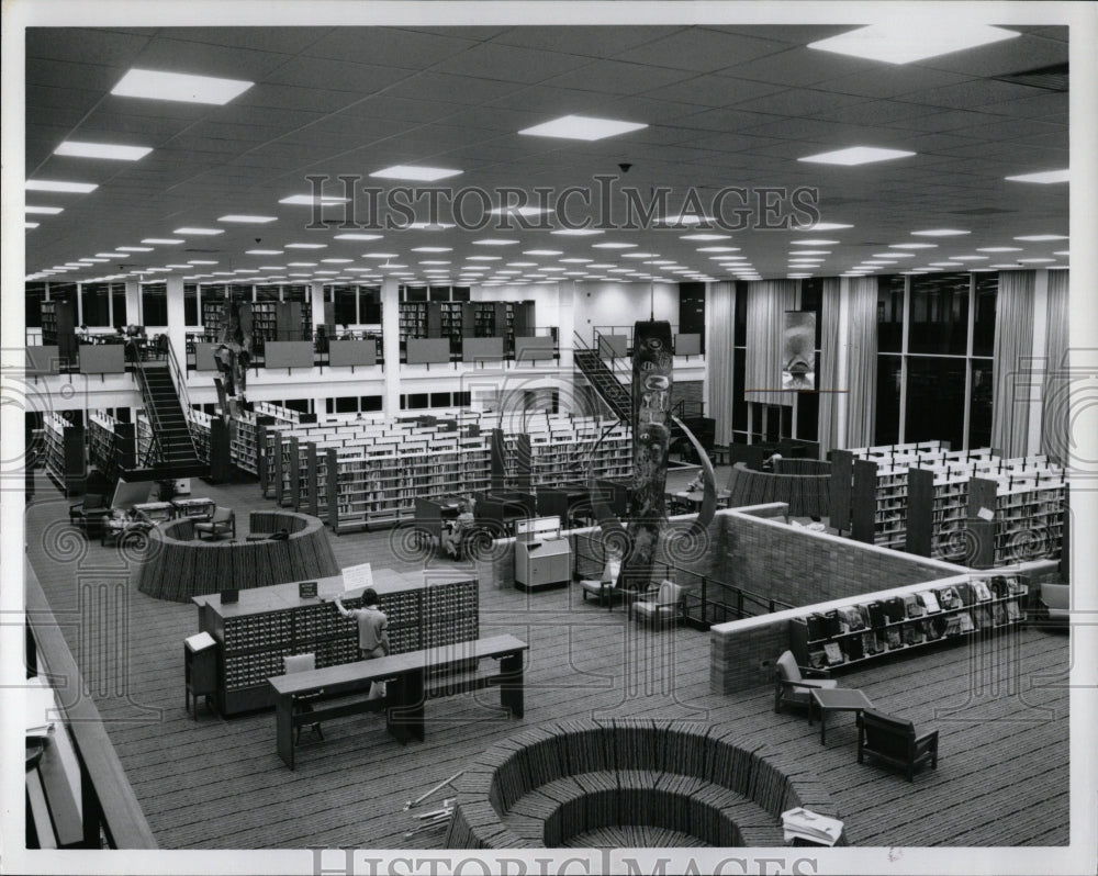 1974 Press Photo Learning Resource Center Interior wide - RRW93311 - Historic Images