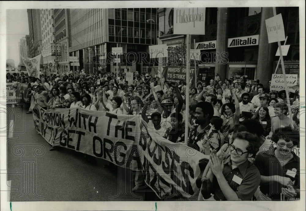 1977 Press Photo National Workers Organization Chicago - RRW93425 - Historic Images