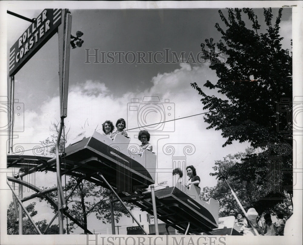 1961 Press Photo Youngsters Enjoy Roller Coaster Ride - RRW93435 - Historic Images