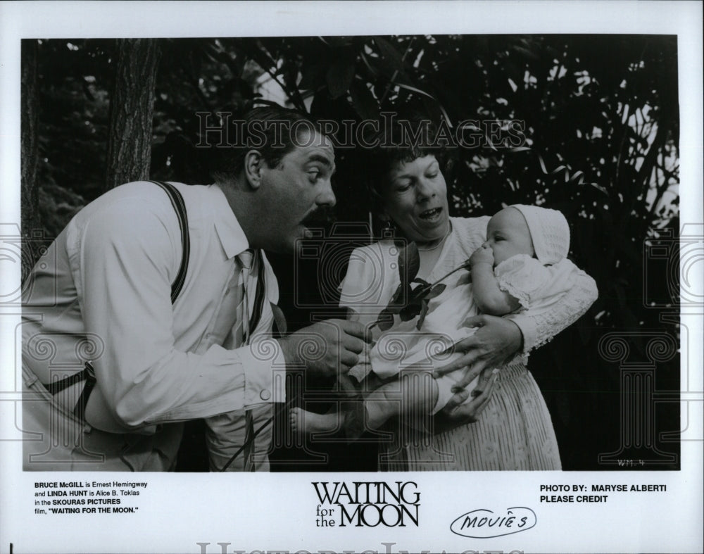 Press Photo Waiting Moon Maryse Alberti Scene - RRW93519 - Historic Images