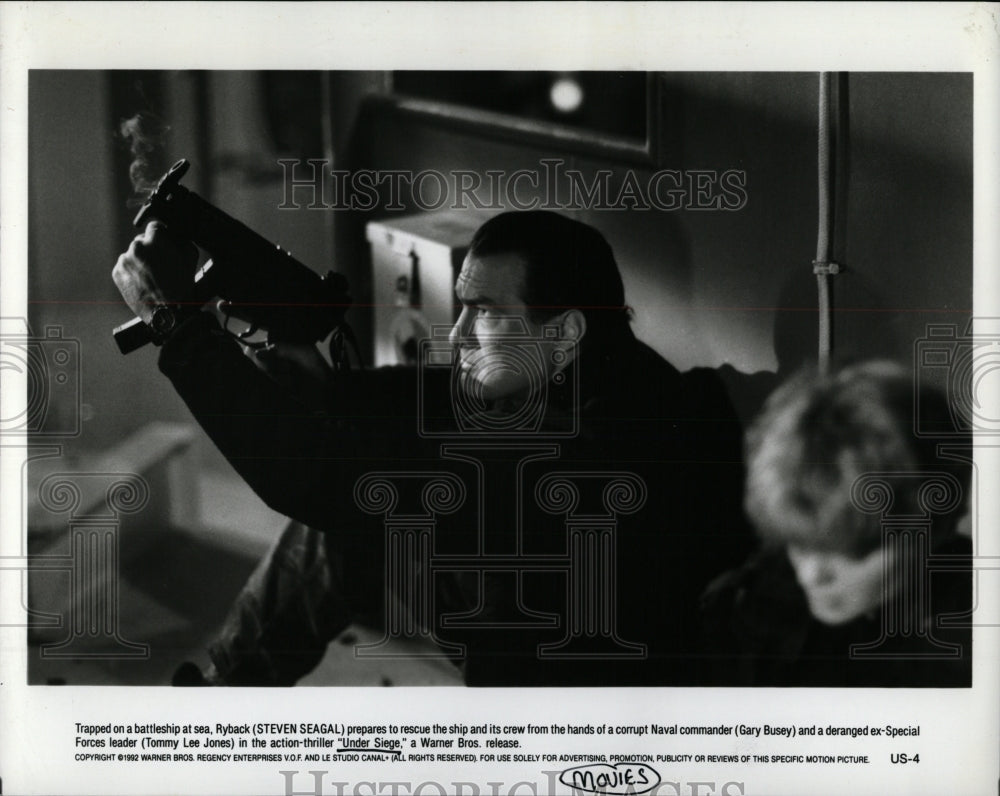 1994 Press Photo Segal and Busey in &quot;Under Siege&quot; - RRW93777 - Historic Images