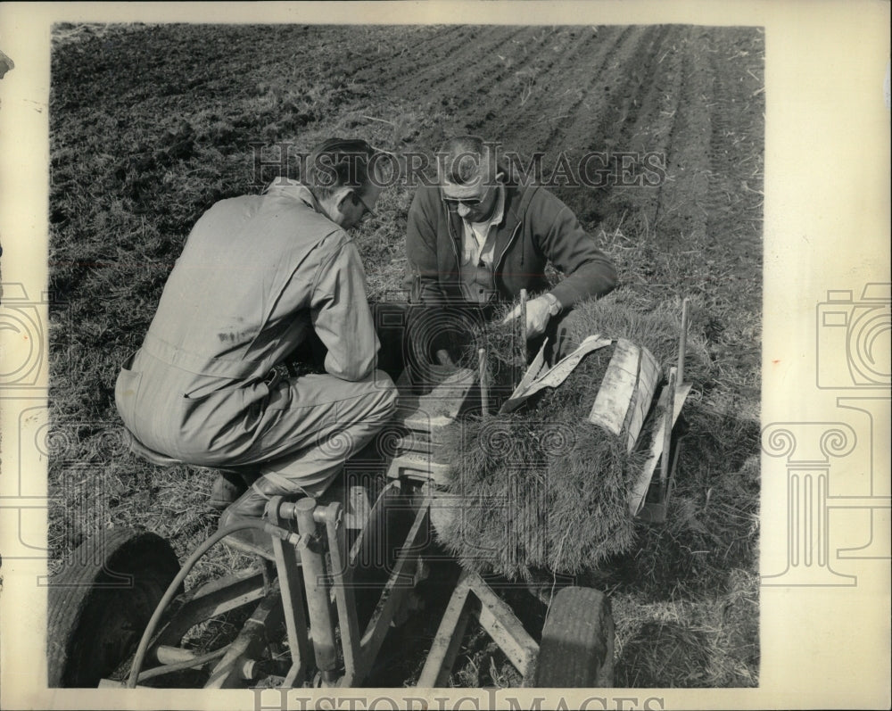 1965 Press Photo Riding the tree planting machine - RRW93883 - Historic Images